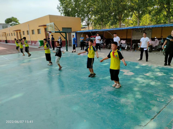 三亿体育2026年烟台市中小学生体育联赛篮球比赛在福山开赛！(图1)